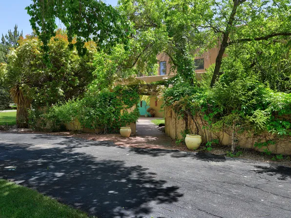 1600 Padre Roberto Rd NW, Los Ranchos De Albuquerque, NM 87107