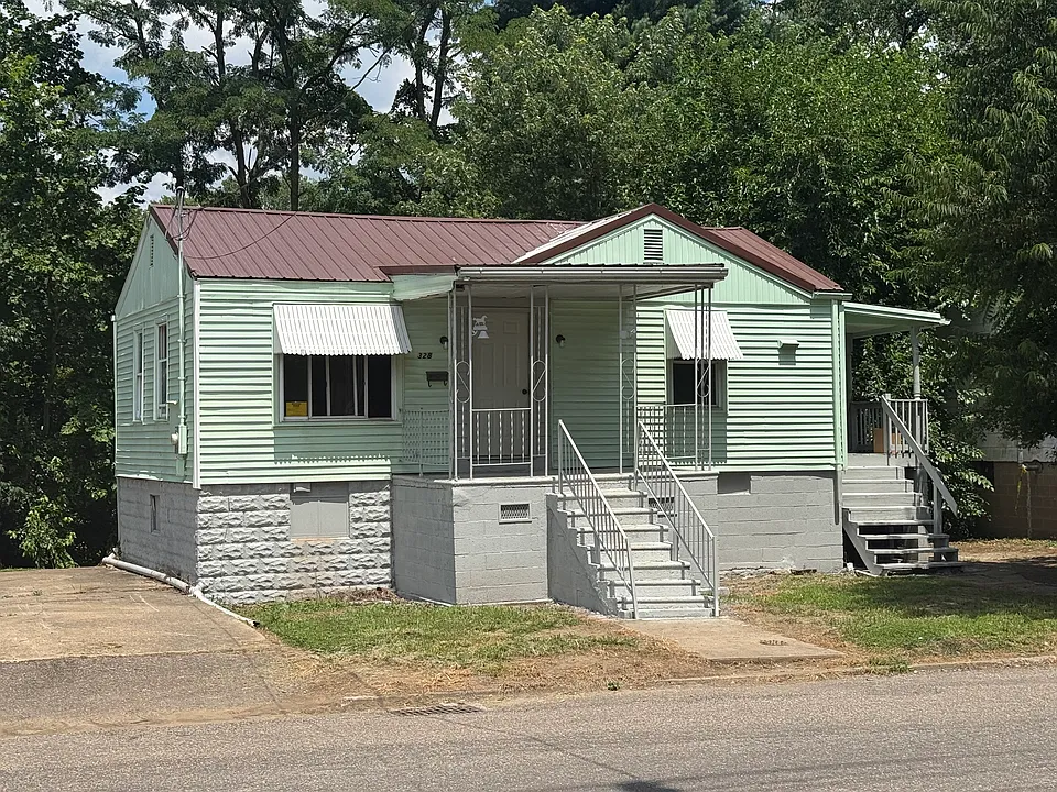 328 Foundry St