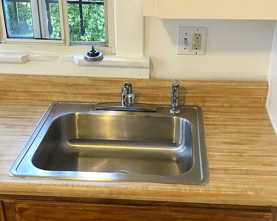 4th image of 3939 W 7th St #10