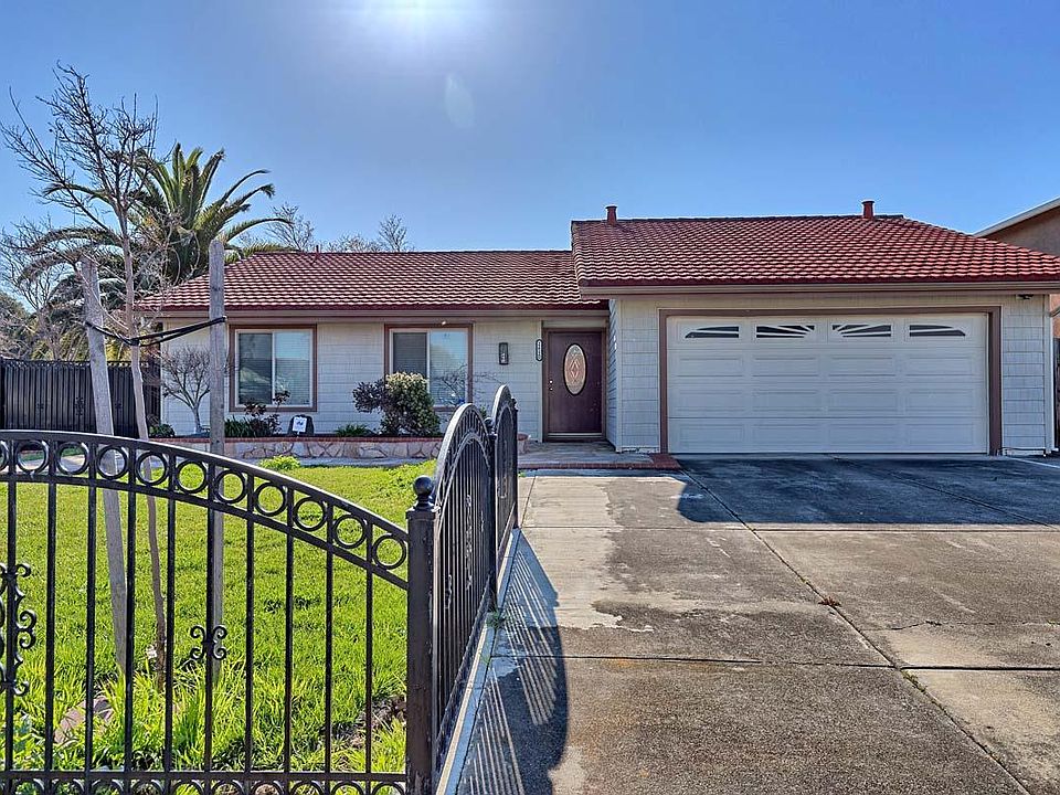 1st image of 32520 Christine Dr