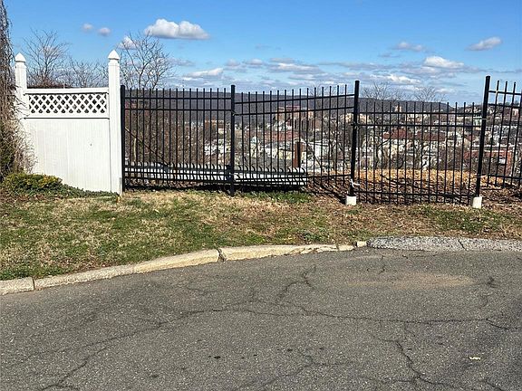 2nd image of 223 Glenbrook Avenue