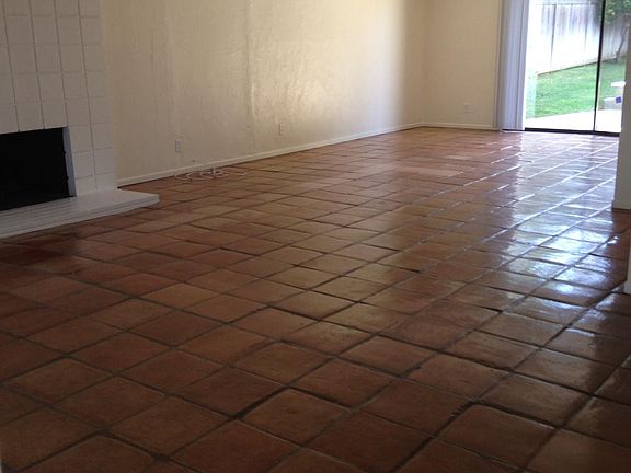 4th image of 2609 Redlands Dr