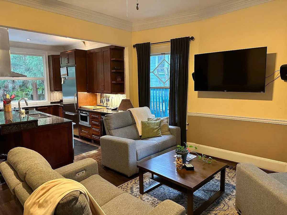3 bed, 3.5 bath, 2736 sqft, $4,800 — Photo 3