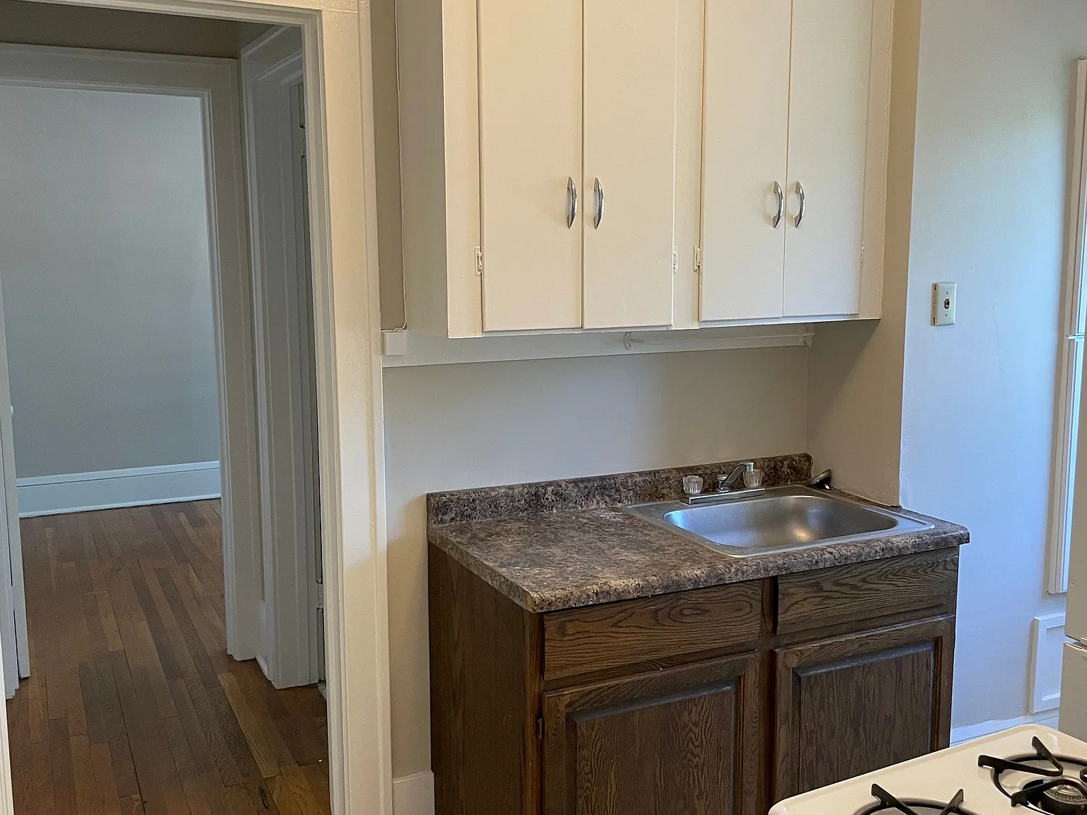 1516 Grand Apartments — Photo 4