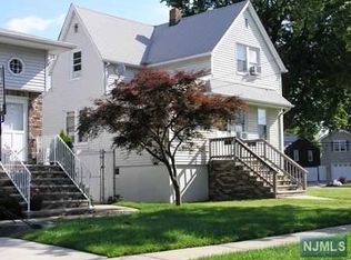 91 Rochelle Pkwy, Saddle Brook, NJ 07663