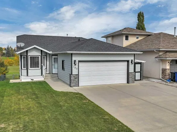123 S Riverview Cir, Cochrane, AB T4C 1K5
