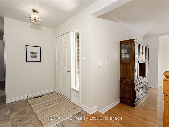 5th image of 38 Murray Hill Rd