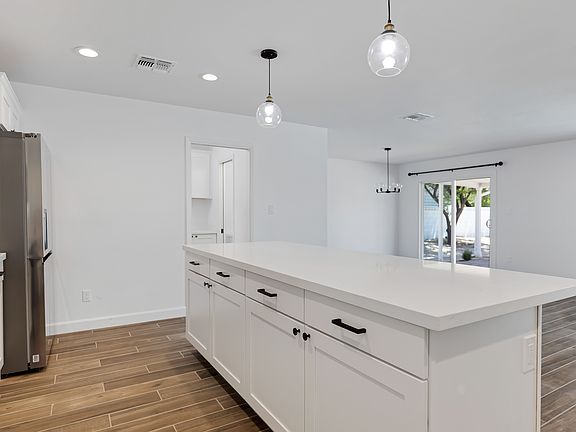 5th image of 1407 E Hermosa Dr