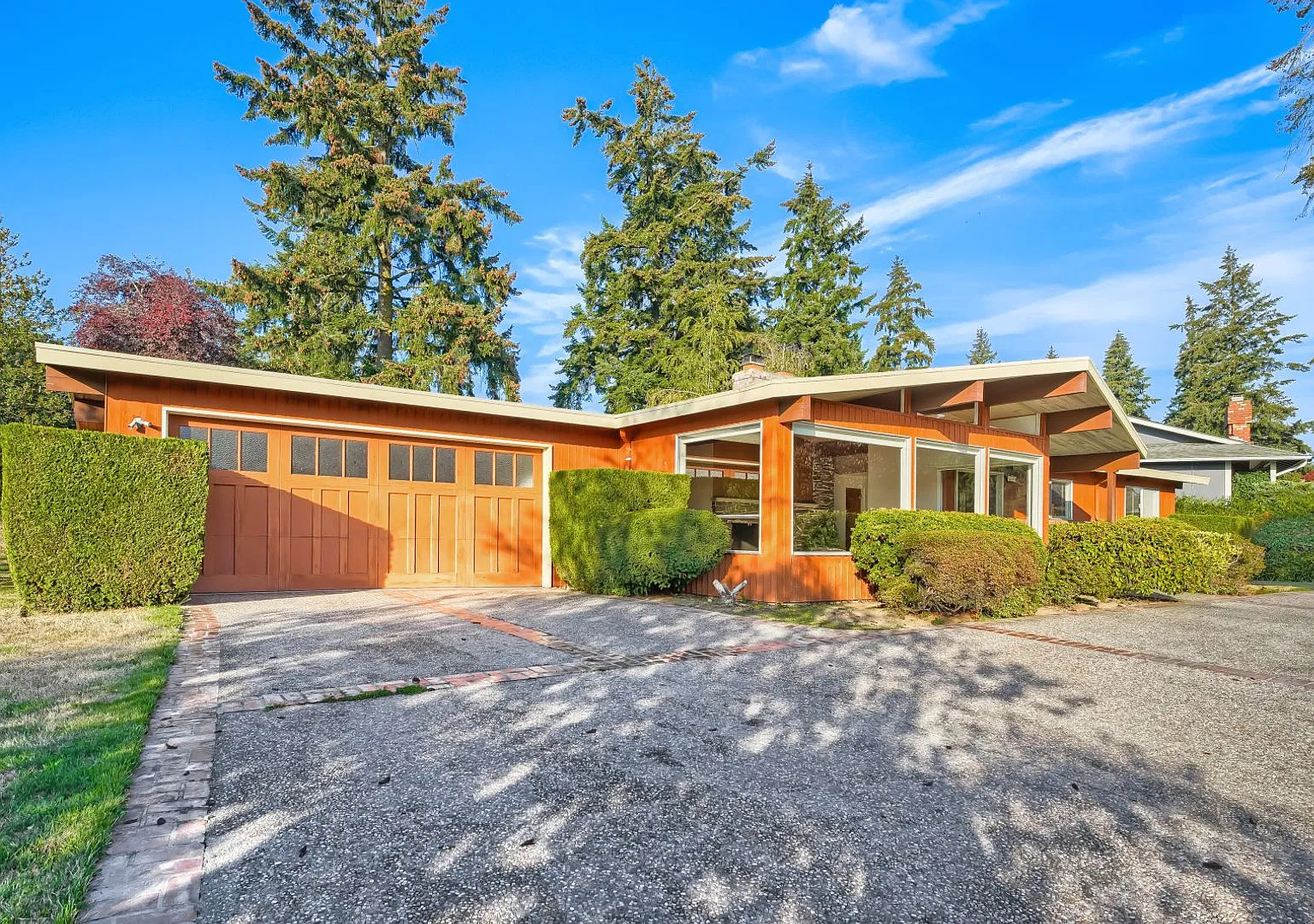 3Bd/1.75Ba Bellevue Home — Photo 2