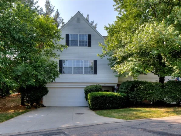 210 Commons Ct #25, Chagrin Falls, OH 44022