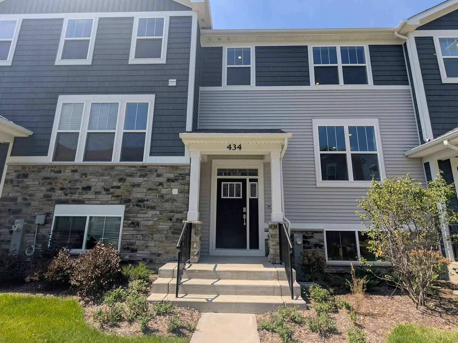 3 bed, 1764 sqft, $3,250 — Photo 1