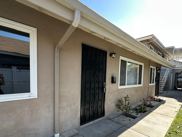 405 S Kroeger St — Photo 50