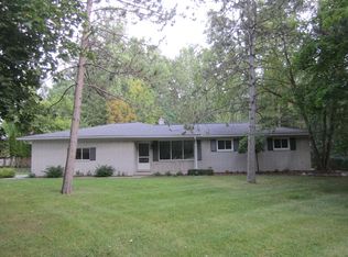 2795 Hillendale Dr, Rochester Hills, MI 48309