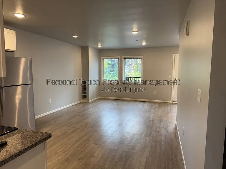 808 7th Ave S #6 — Photo 2
