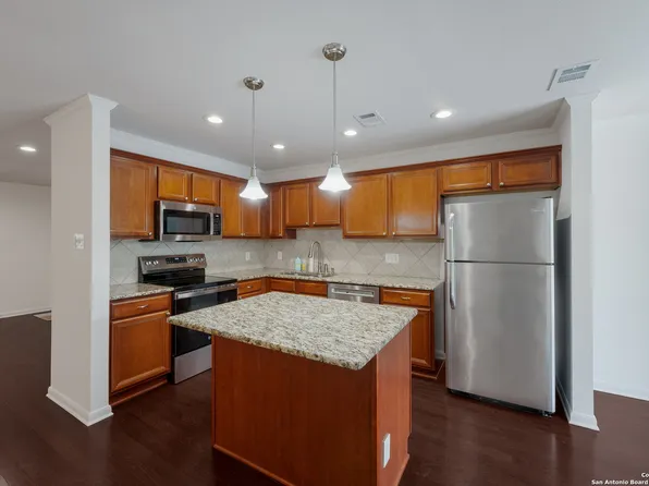 100 Lorenz Rd #1202, San Antonio, TX 78209