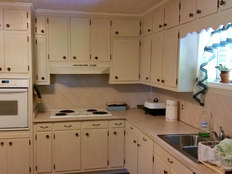 2nd image of 432 Holly St