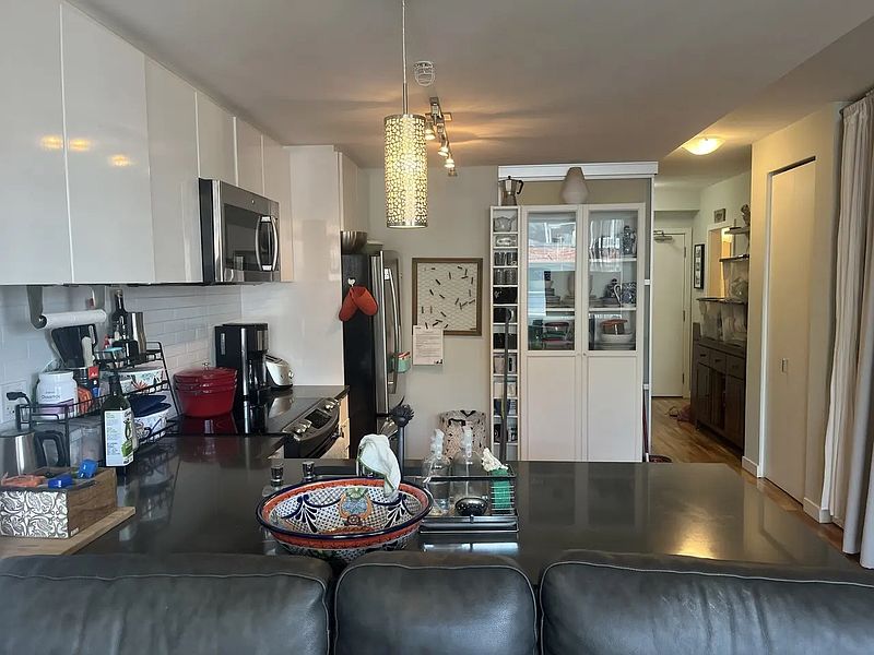 Vancouver Apartment for rent - 2 Bedrooms — photo 2