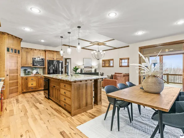 4724 Coffey St, Papillion, NE 68133