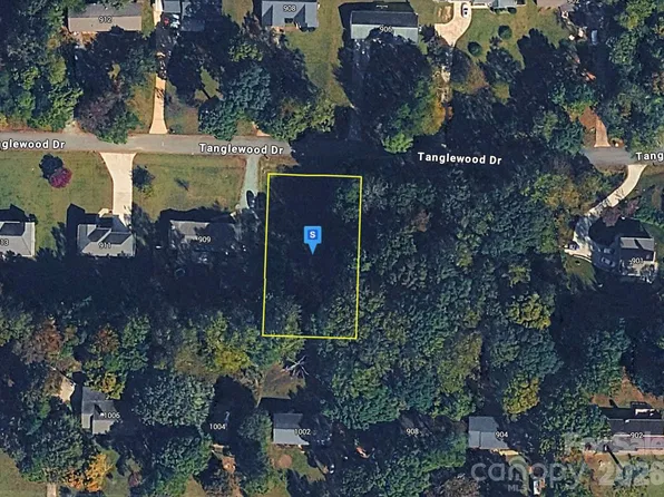 907 Tanglewood Dr, Siler City, NC 27344