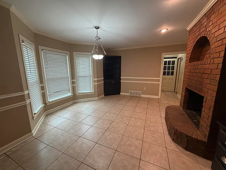 956 Rolling Oaks Ln — Photo 9