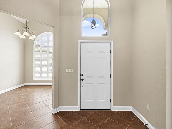 4th image of 2016 Crown Ridge Dr