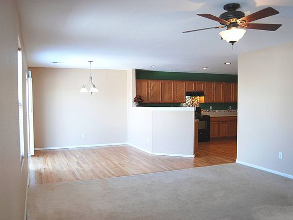 Family Room EatIn and Kitchenjpg