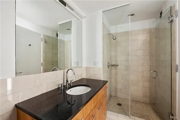Sold by Artis Network Consulting & Real Estate Services Corp | media 5