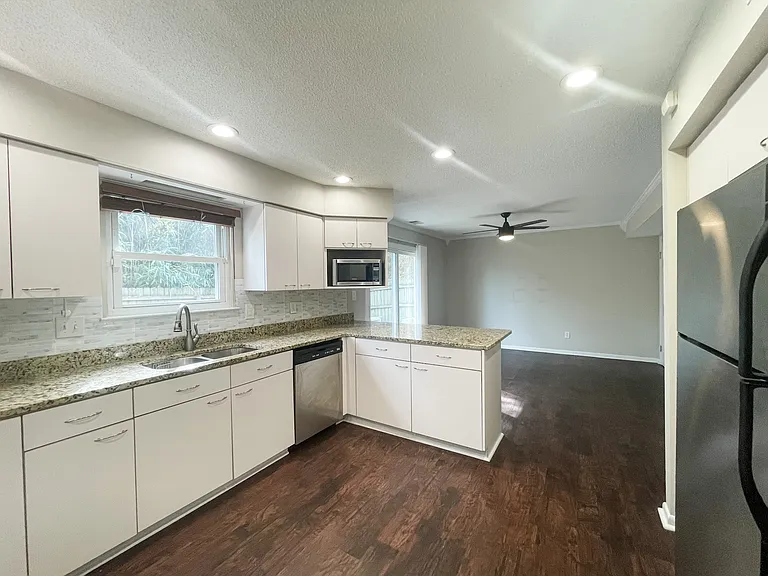 916 Appleby Ct — Photo 11