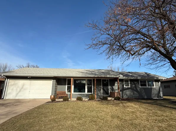 1324 Palmer Pl, Mitchell, SD 57301