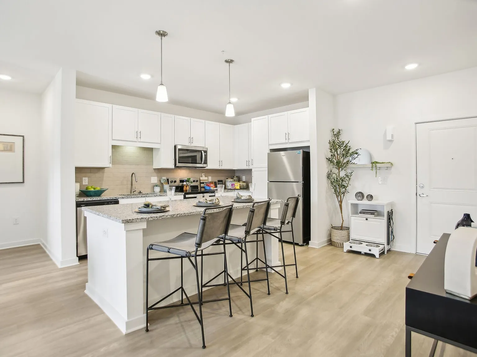Avion Apartments — Photo 1