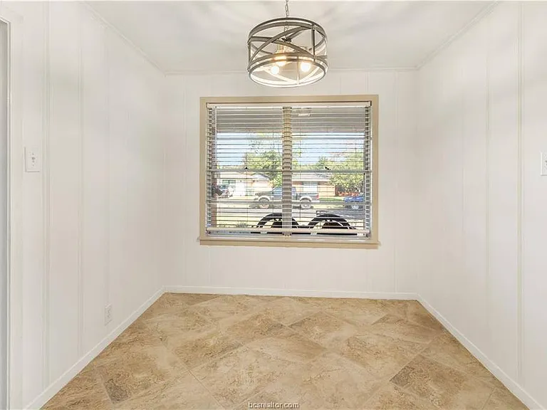209 Helena St — Photo 9