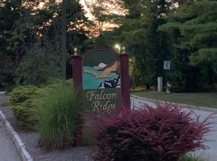 131 Falcon Ridge Way N, Hamburg, NJ 07419