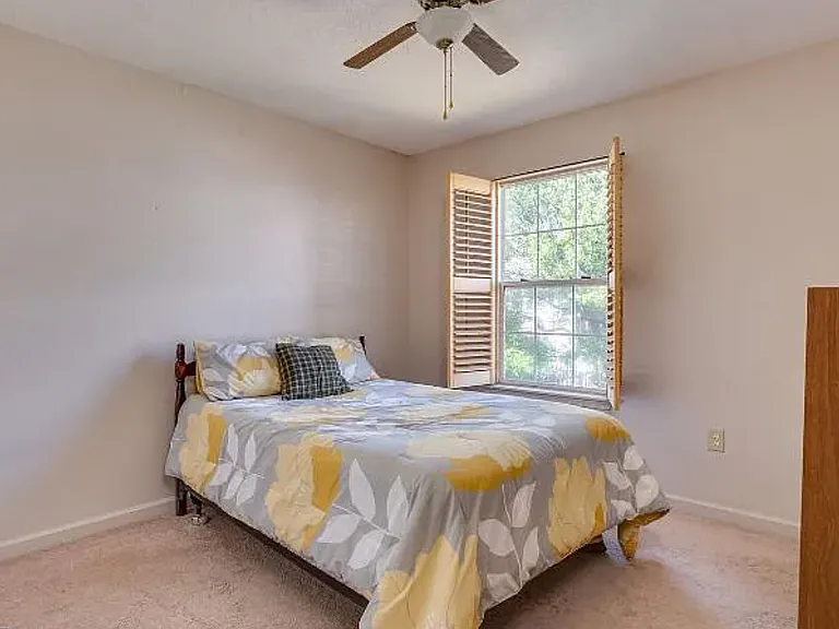 91 Stadium Cir — Photo 16