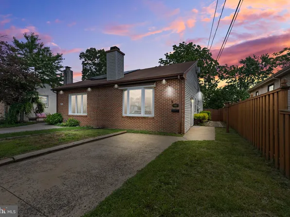 9207 Hegerman St, Philadelphia, PA 19114