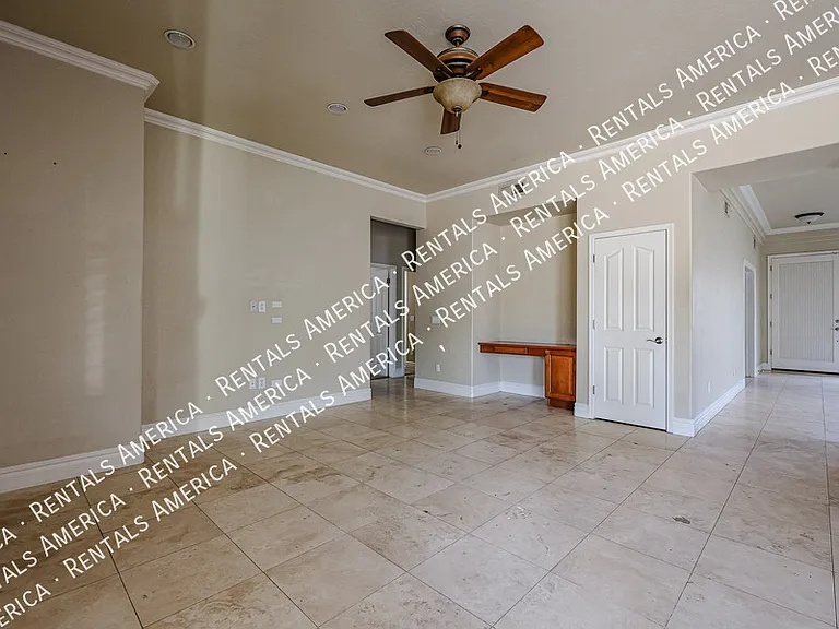 2211 W Olive Way — Photo 13