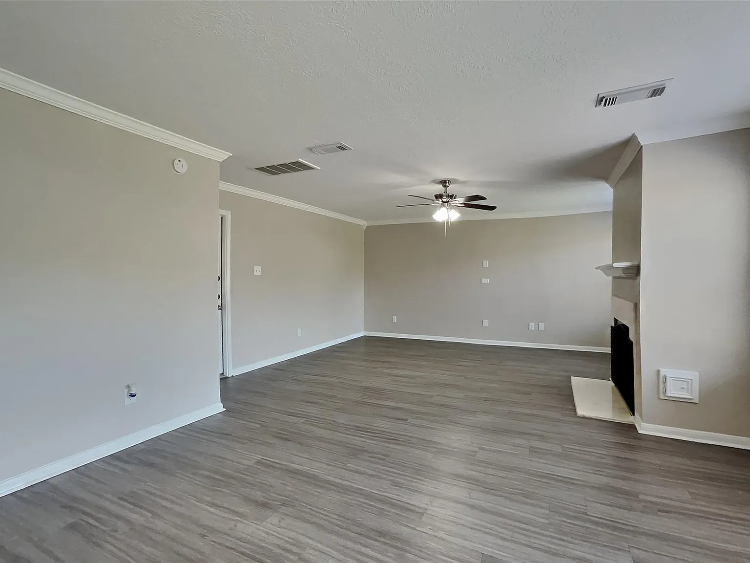 4 bed, 2.0 bath, 2337 sqft, $2,195 — Photo 3