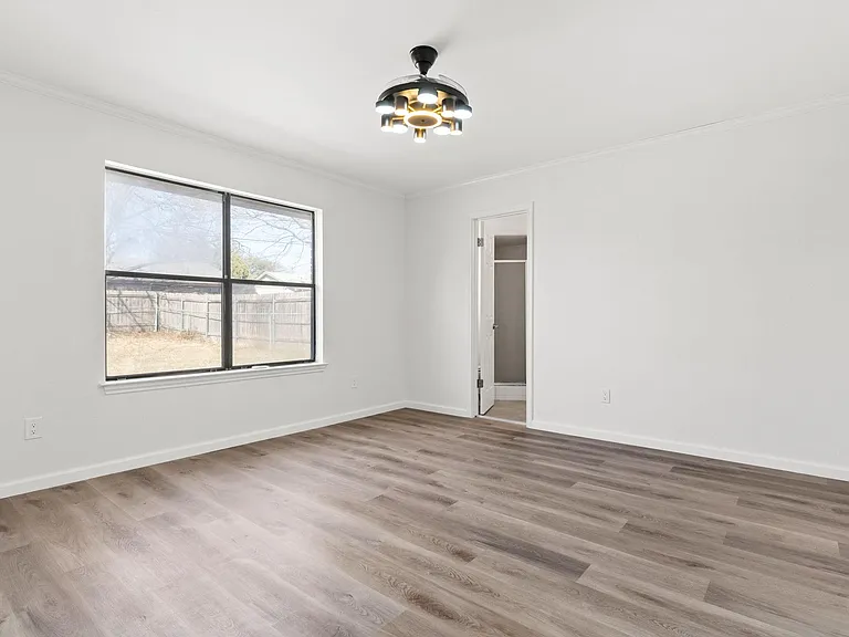 1907 Moonlight Dr — Photo 13