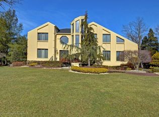 1 Arrowwood Ct, Marlboro, NJ 07746