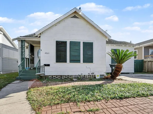 4921 Alamo Dr, Galveston, TX 77551