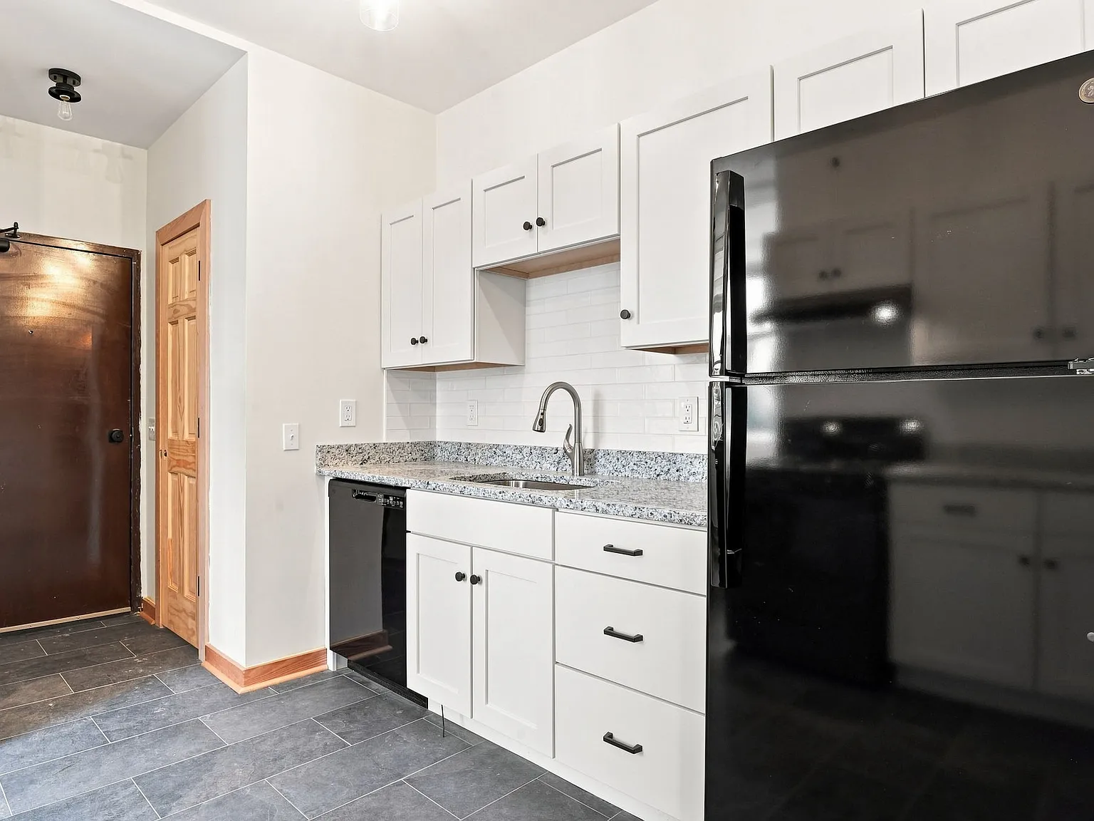 2 bed, $2,500 — Photo 4