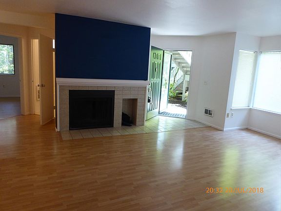 5th image of 1326 Bellevue Way NE APT 5
