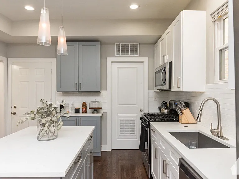 3570 W Dickens Ave #2 — Photo 3
