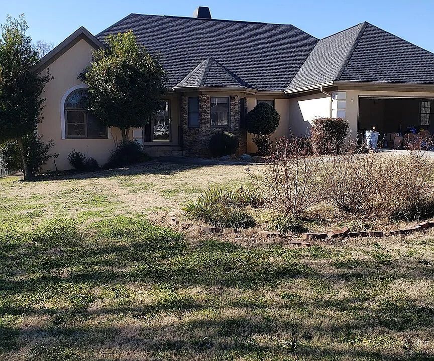 1st image of 646 Clubland Cir SE