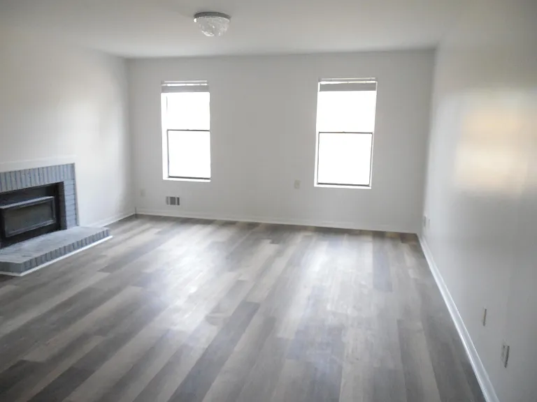 107 Springlakes Cir — Photo 5