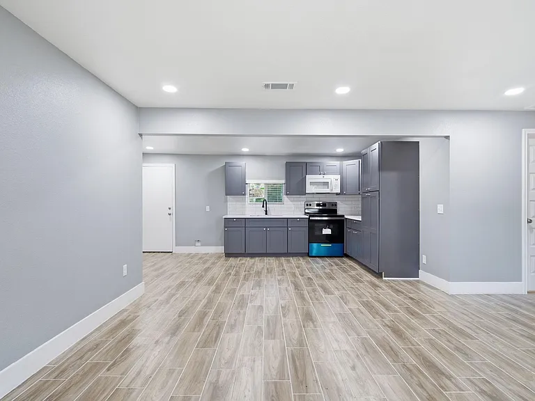 3031 Sunnydale Dr — Photo 3