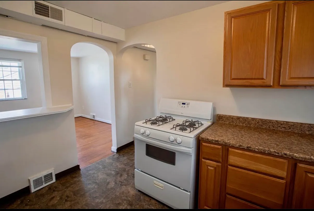 2 bed, $895 — Photo 4