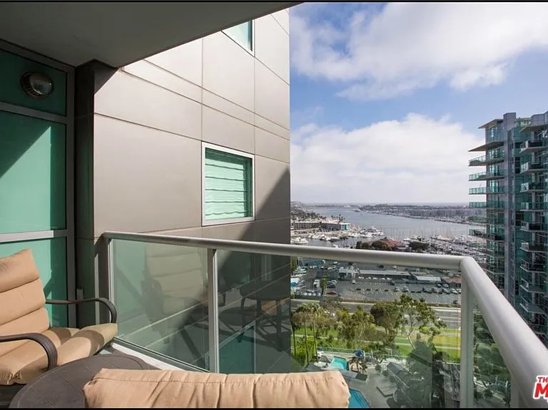 13650 Marina Pointe Dr #1605 — Photo 3