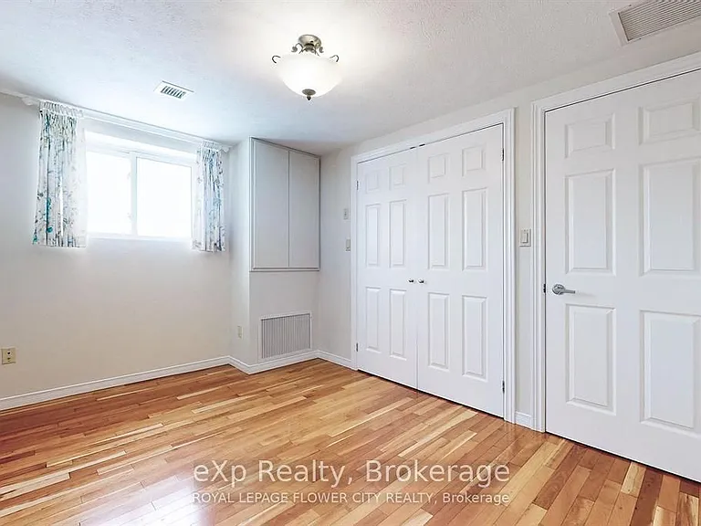 85 William St N #401 — Photo 17