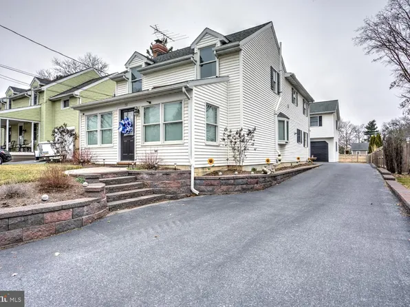 32 Hellers Church Rd, Leola, PA 17540