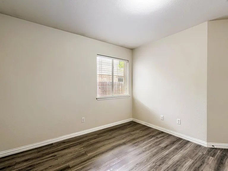 4447 Bremner Dr — Photo 7